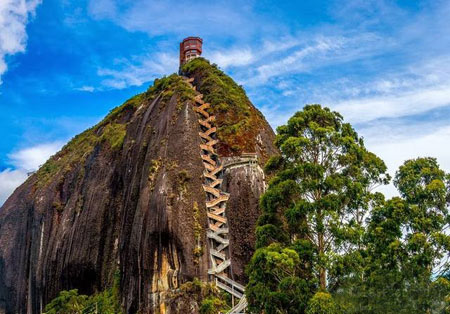 عجیب ترین و زیباترین صخره دنیا + تصاویر