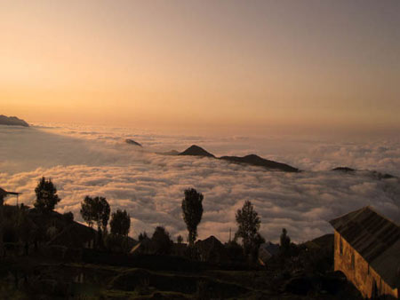 عجیب‌ترین و رویایی‌ترین روستا،بر فراز ابرها + تصاویر