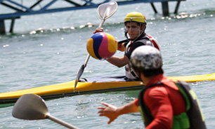 قایقرانان تیم ملی کانوپولوی مردان  به آب می زنند