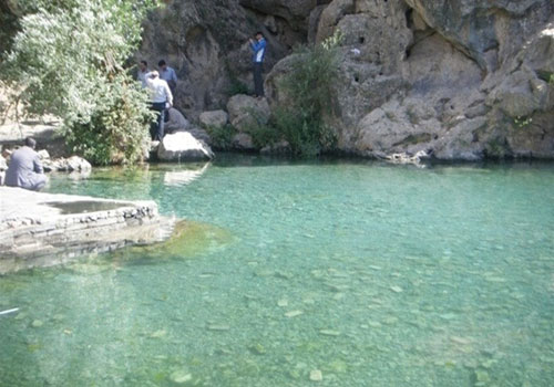 چشمه آب معدنی در روستای خمده با مناظر زیبای طبیعی + تصاویر