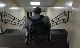 مرد معلولی که با قطار شهری مسابقه می‌دهد + فیلم