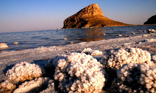 استحصال و بهره‌برداری از نمک درياچه اروميه