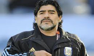 مارادونا : بلاتر با لابی گری‌ رئیس فیفا است/ بلاتر رنگ توپ را هم ندیده است