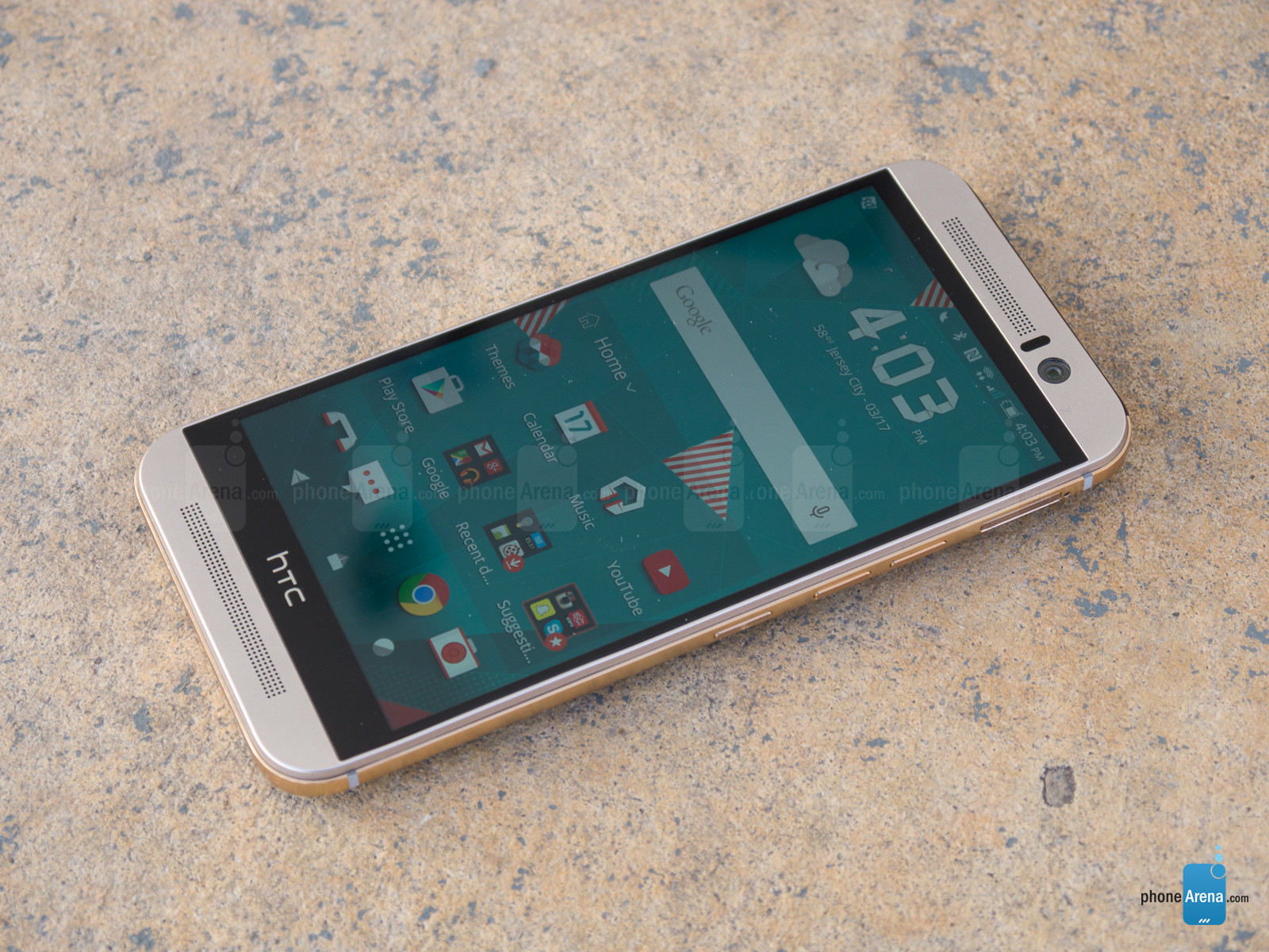 با گوشی جدید HTC One، دنیای شخصی خود را زنده کنید