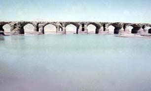 گذری برطولانی ترین پل تاریخی ایران در هرمزگان