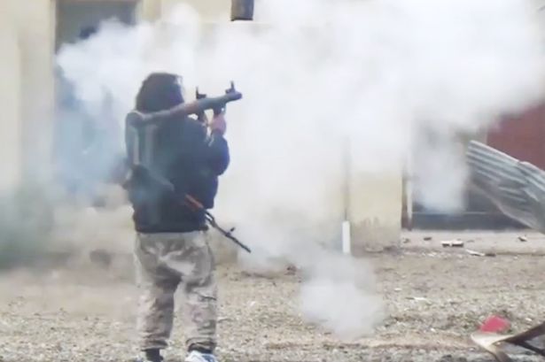 فیلمبرداری داعشی ها از جنایات شیطانیِ خود با دوربین های آمریکایی+ تصاویر