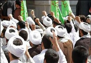 تجمع جمعی  از شهروندان ،  طلاب و اساتید حوزه علمیه تالش در اعتراض به آل سعود
