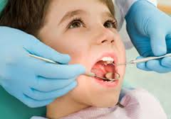 انجام معاینات دندان پزشکی برای دانش آموزان