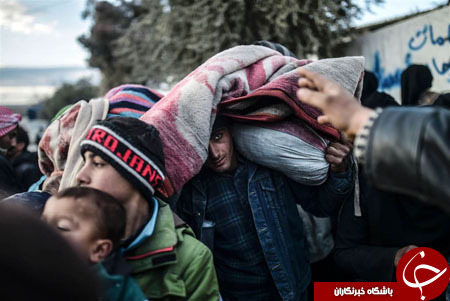 گشتی در تصاویر خبری شنبه 17 بهمن/ از تمرین رزمی جوانان فلسطینی تا سقوط جرثقیل بر روی عابران