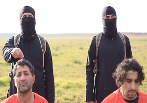 اعدام خونین دو زندانی به دست داعش + فیلم(18+)
