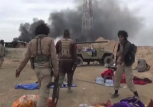 کشتار وحشیانه تروریست‌های داعش در بیابان‌ + فیلم(18+)