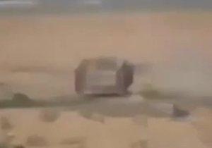 منهدم کردن کامیون انتحاری داعش + فیلم