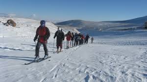 کوهنوردان اسکی باز در دیزین