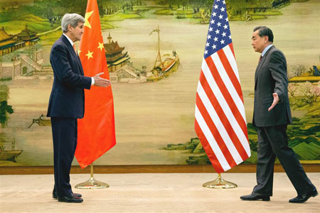 گشتی در تصاویر خبری پنجشنبه 8 بهمن/ از دیدار وزرای خارجه چین و آمریکا تا ساخت عروسک ژاپنی با چهره هیلاری کلینتون