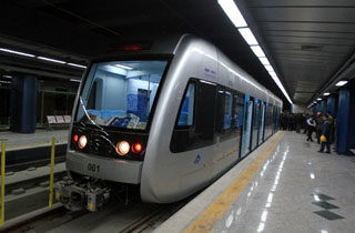 تخلیه مسافران قطار شهری مشهد به علت نقص فنی