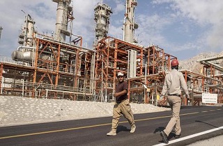 سی ان بی سی: ایران به دنبال جلب اطمینان سرمایه‌گذاران نفتی است