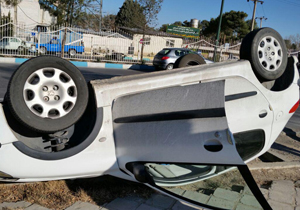 واژگونی خودروی پژو 206 با 2 کشته و مجروح در نطنز