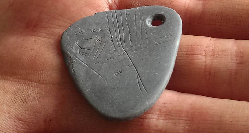 کشف قدیمی ترین آویز زیر خاکی در انگلستان+ عکس