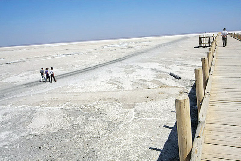 بارندگی دلیل افزایش تراز دریاچه ارومیه/ با حرف دریاچه پر نمی‌شود