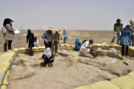 خشت نیمه پخته 4500 ساله در تپه طالب خان زابل کشف شد