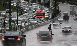 ترافیک نیمه سنگین و بارش باران در محورهای دو استان