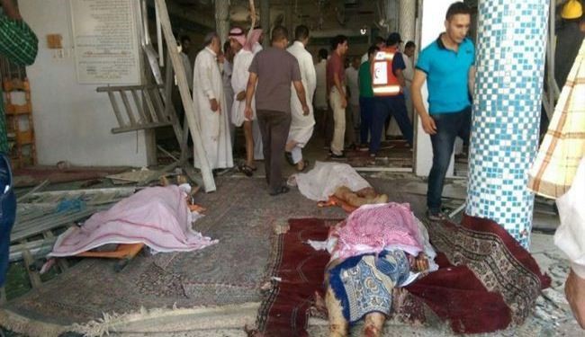 انفجار در مسجد شیعیان در عربستان بیش از 25 شهید و زخمی برجای گذاشت+ تصاویر
