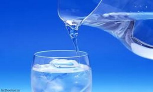 معجزه شفابخش نوشیدن آب ولرم در درمان بیماری ها