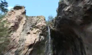 آبشار زیبای قوزلوی افشار در شاهین‌دژ + فیلم
