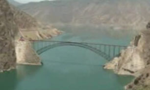 ساخت بزرگترین پل قوسی خاورمیانه در چهارمحال و بختياری + فیلم