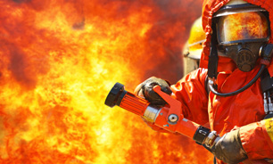 تلاش 5 ساعته آتش نشانان برای اطفای حریق تانکر 30 هزار لیتری الکل