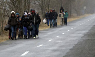 مجارستان در امتداد مرزهایش با صربستان دیوار می‌کشد