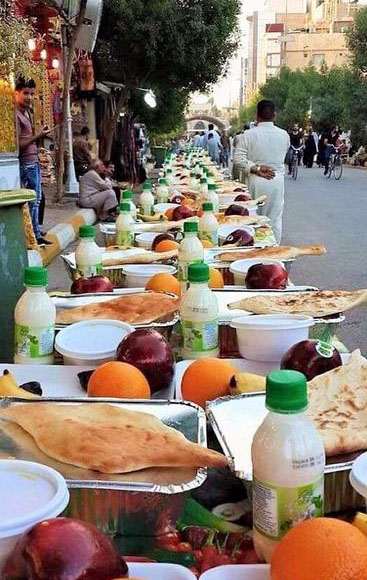 افطار پزشک جراح عراقی در اتاق عمل// در حال کار