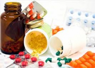 تهیه دارو از بازار آزاد کار خطایی است/ داروهای مصرفی باید مورد تائید وزارت بهداشت باشد