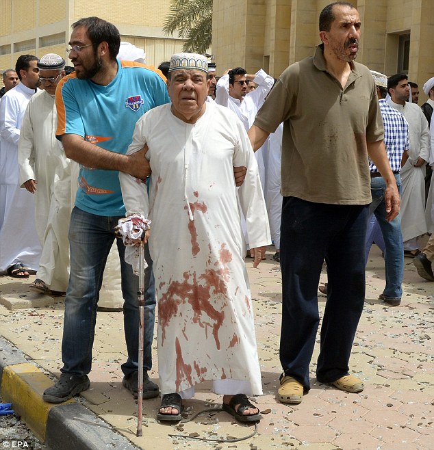 لحظه ورود عامل انتحاری حمله به مسجد کویت + تصاویر