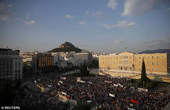 تظاهرات گسترده مردم یونان در اعتراض به سیاست‌های ریاضت اقتصادی+تصاویر