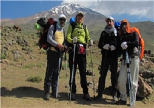 گروه کوهنوردی ژیار کردستان به قله دماوند صعود کرد