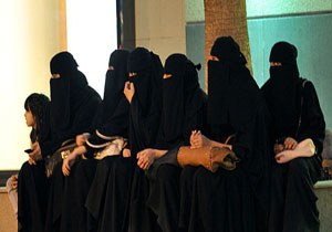 زنان عربستانی اولین گام را برای مشارکت در انتخابات برداشتند