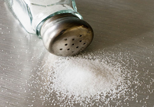 ایرانیان بیشتر از استانداردهای جهانی نمک مصرف می‌کنند
