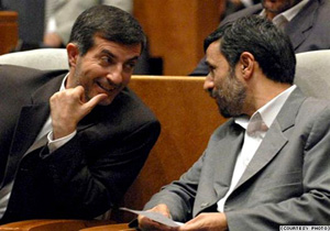 مرد جنجالی احمدی نژاد این روزها چه می کند ؟