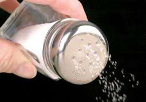 مصرف زیاد نمک خطر چاقی را افزایش می دهد