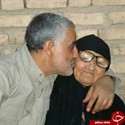 قاسم سلیمانی در کنار مادرش+ عکس