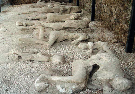 کشف مقبره‌ای تاریخی پَُمپی ایتالیا