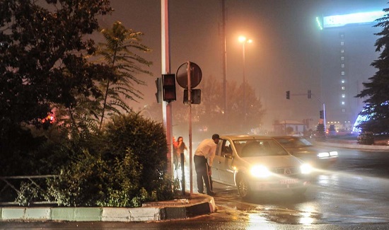 طوفان و گرد و غبار تهران را فراگرفت/ آخرین وضعیت ترافیکی پایتخت + تصاویر