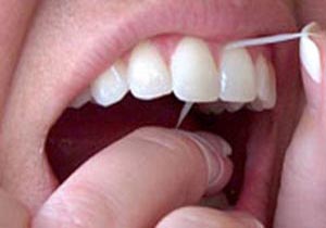 استفاده از نخ دندان را دست کم نگیرید