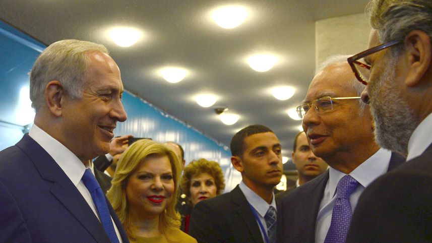 خوش و بش نخست وزیر مالزی با نتانیاهو دردسر ساز شد + عکس