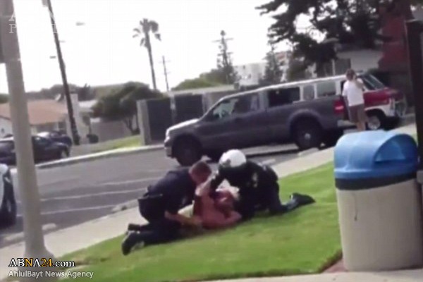ضرب‌وشتم ‌بی‌رحمانه یک مادر آمریکایی توسط پلیس + عکس