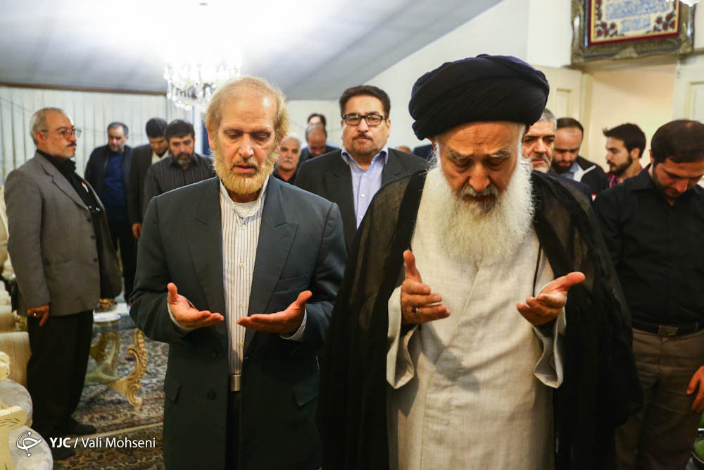 حضور ژنرال‌ها با لباس شخصی در منزل شهید همدانی/ از تسلیت گویی مقامات تا انتقال پیکر سردار به تهران