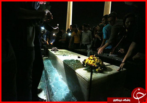 شکسته شدن شیشه مقبره حافظ در مراسم بزرگداشت!+عکس