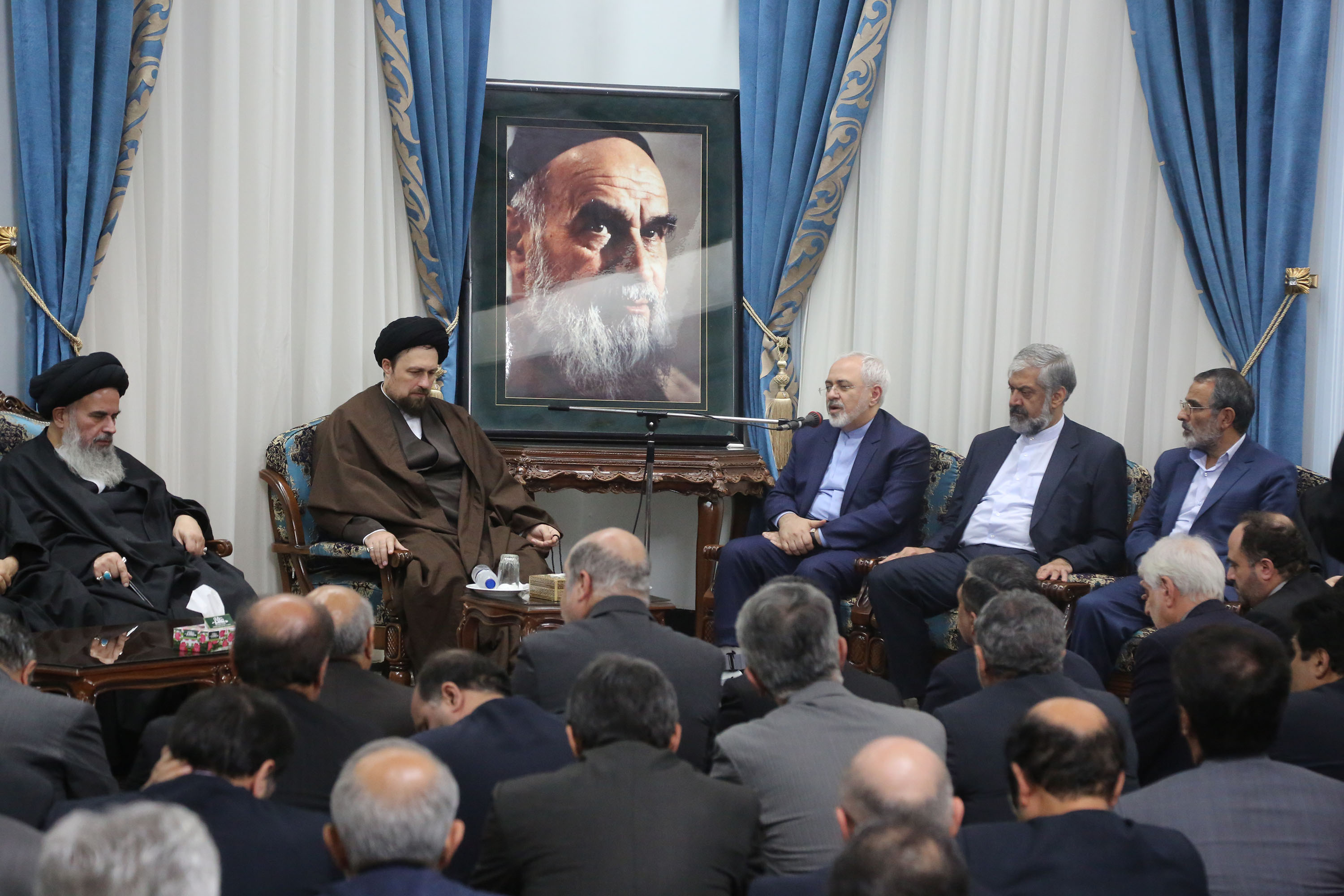 تصویر تجدید میثاق روسای نمایندگی‌های ایران در خارج از کشور با آرمان‌های امام خمینی ره
