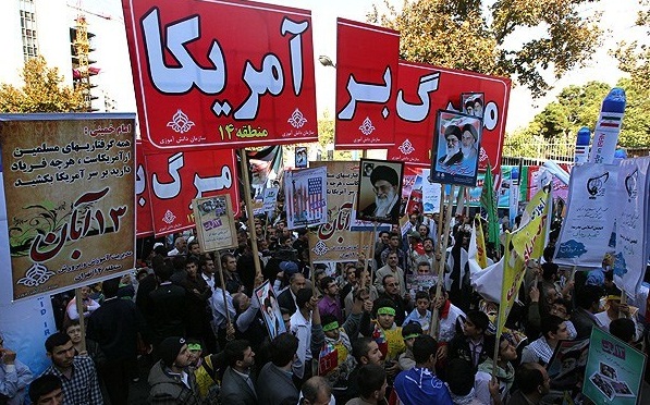 مسئولان با مسدود‌ کردن راه نفوذ دشمن، از منافع و آرمان‌های ملت ایران پاسداری کنند